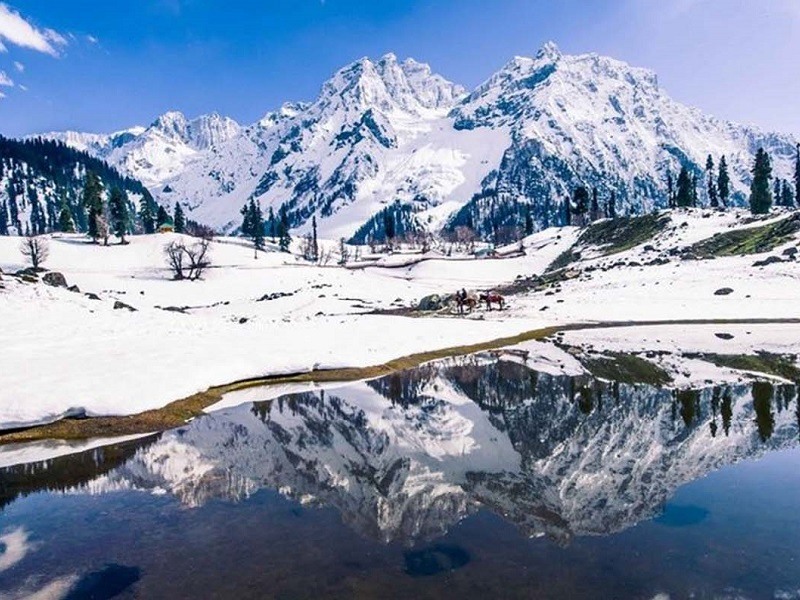 Discover Sonamarg: Thajiwas Glacier trek and breathtaking mountain views