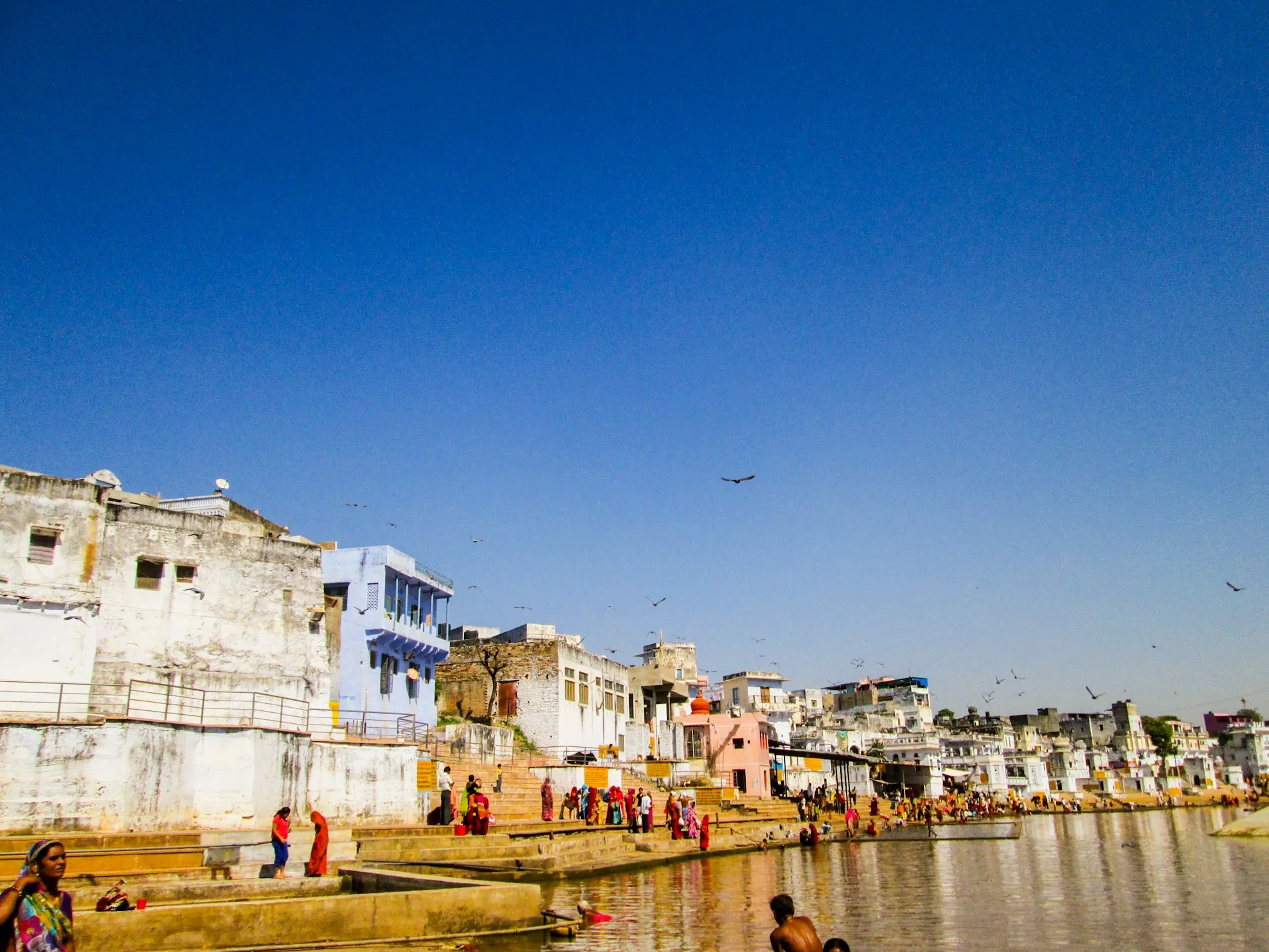 Sacred lake, Brahma Temple and the Pushkar market