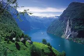 Viewpoints and waterfall cruise