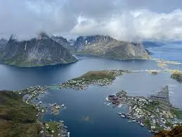 Reine, Henningsvær, Nusfjord, scenic hikes
